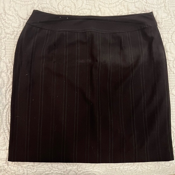 Worthington lined above the knee skirt. Size 16 - Picture 2 of 8